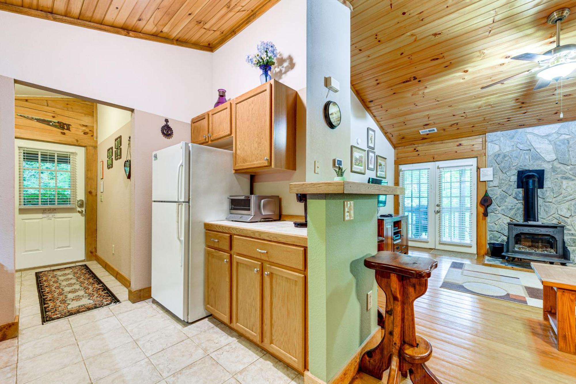 Serene Maggie Valley Retreat With Deck And Hot Tub! Esterno foto