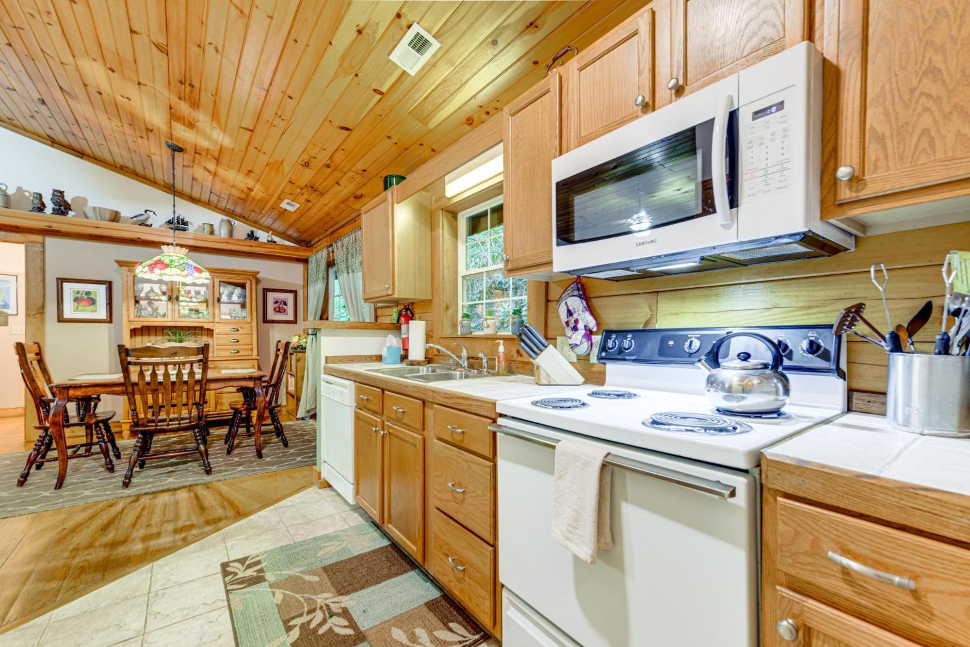 Serene Maggie Valley Retreat With Deck And Hot Tub! Esterno foto