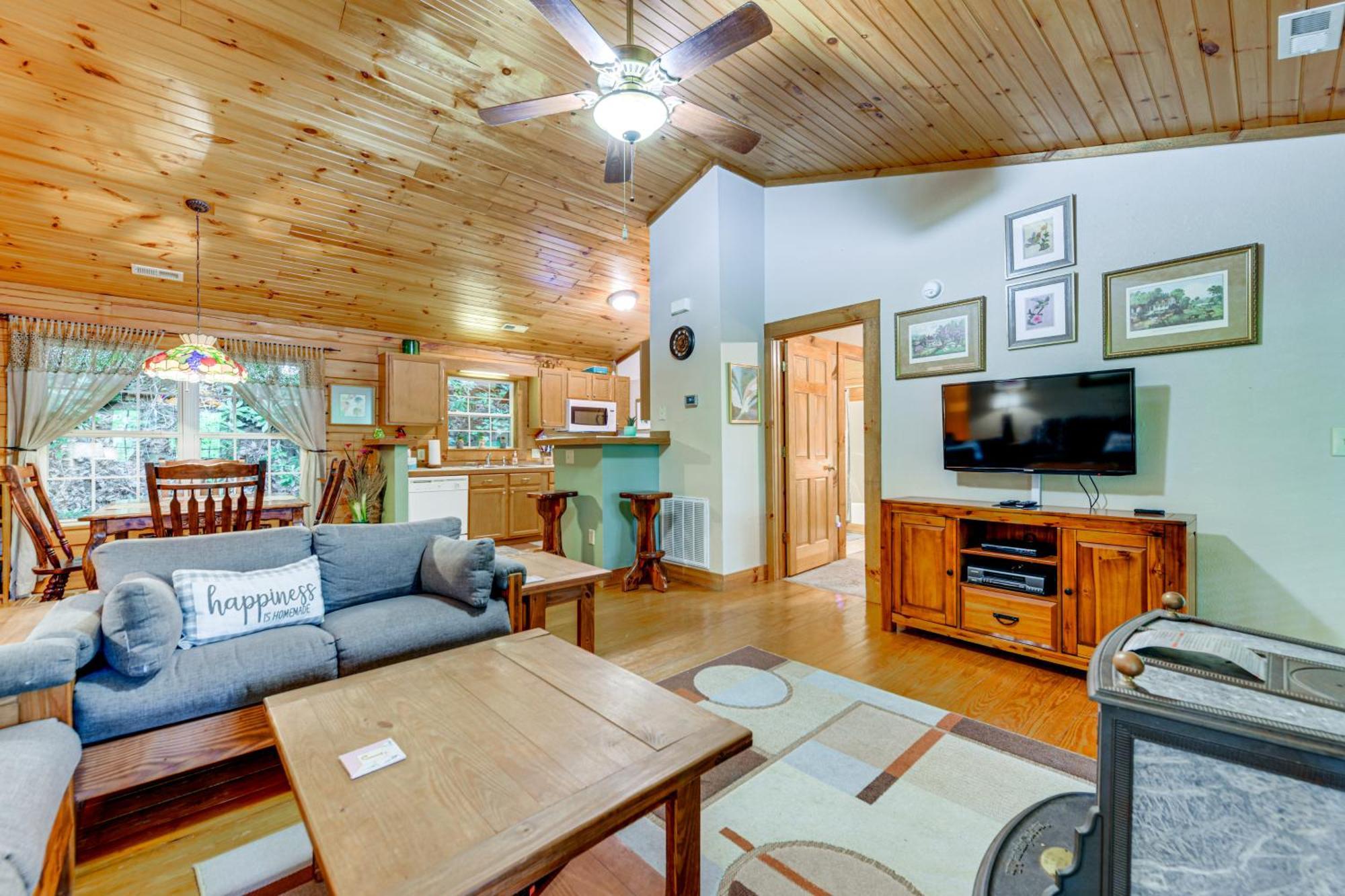 Serene Maggie Valley Retreat With Deck And Hot Tub! Esterno foto