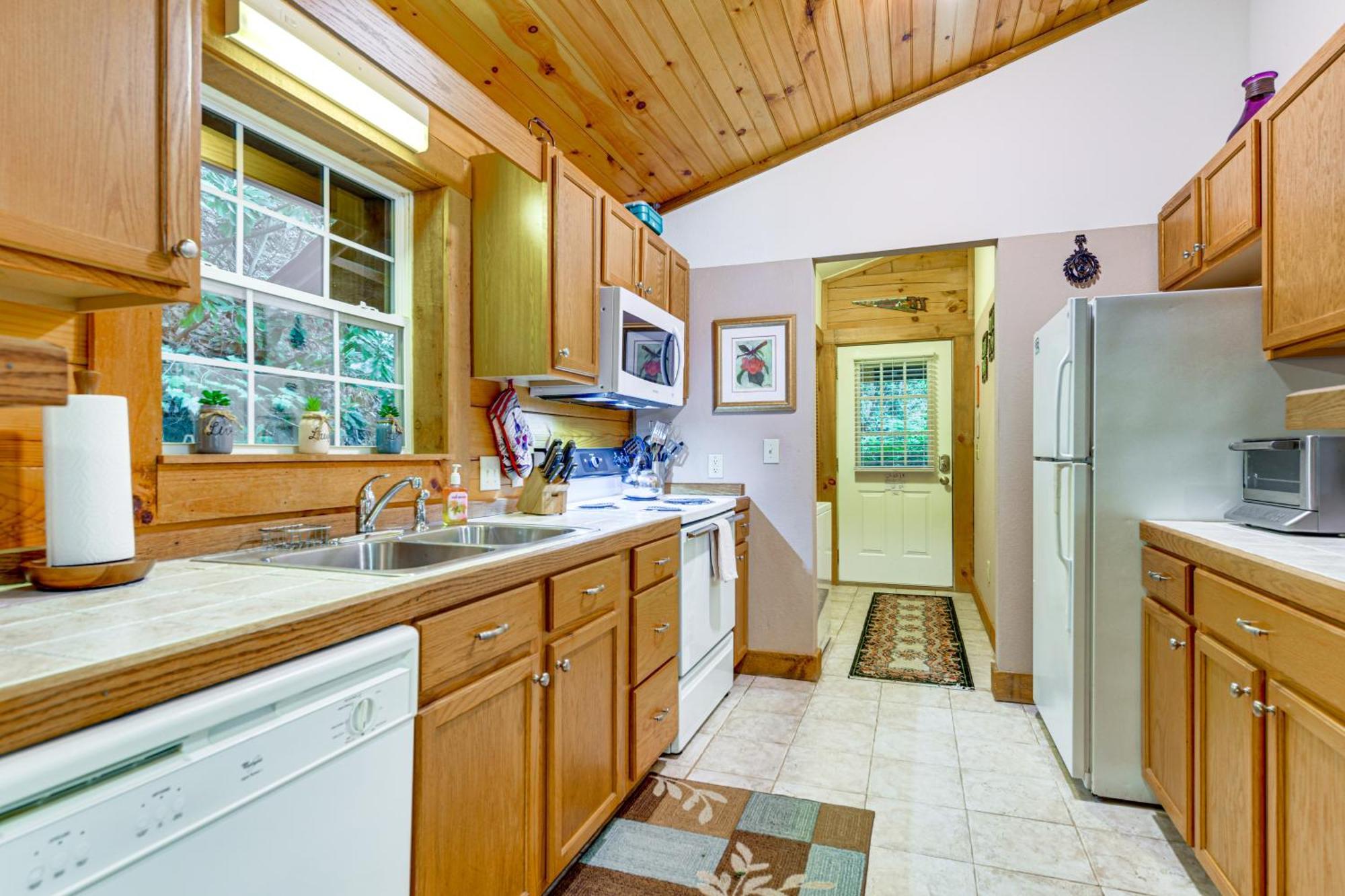 Serene Maggie Valley Retreat With Deck And Hot Tub! Esterno foto