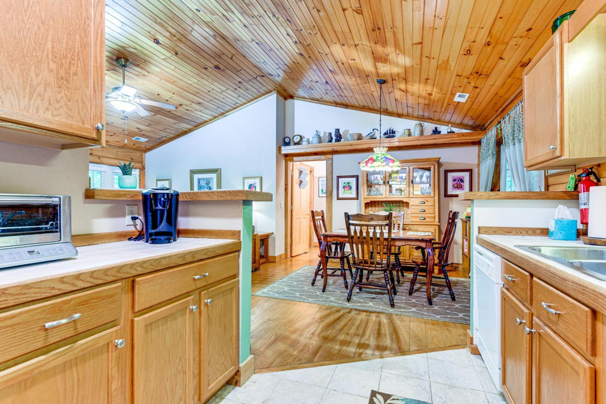 Serene Maggie Valley Retreat With Deck And Hot Tub! Esterno foto