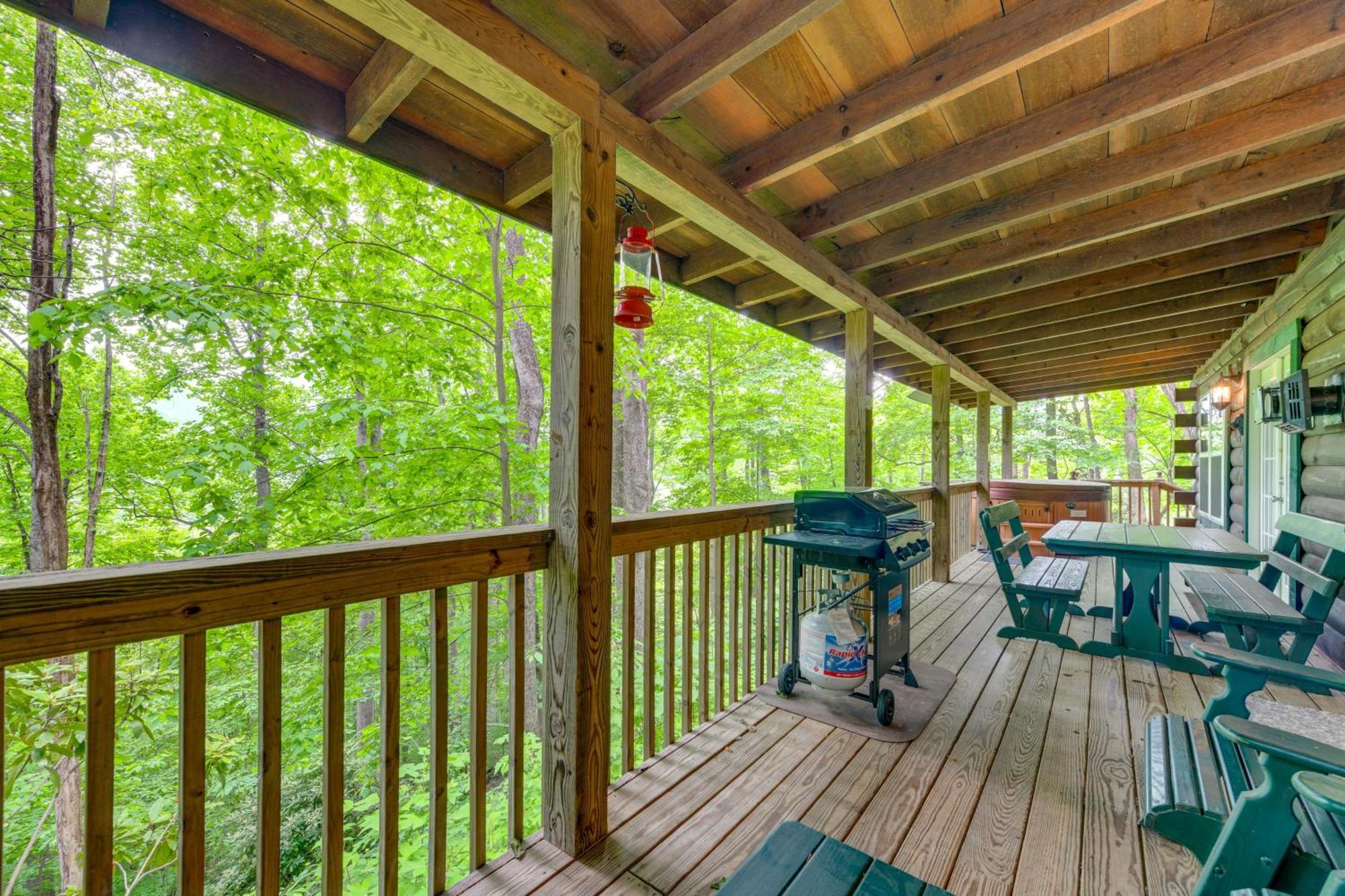 Serene Maggie Valley Retreat With Deck And Hot Tub! Esterno foto