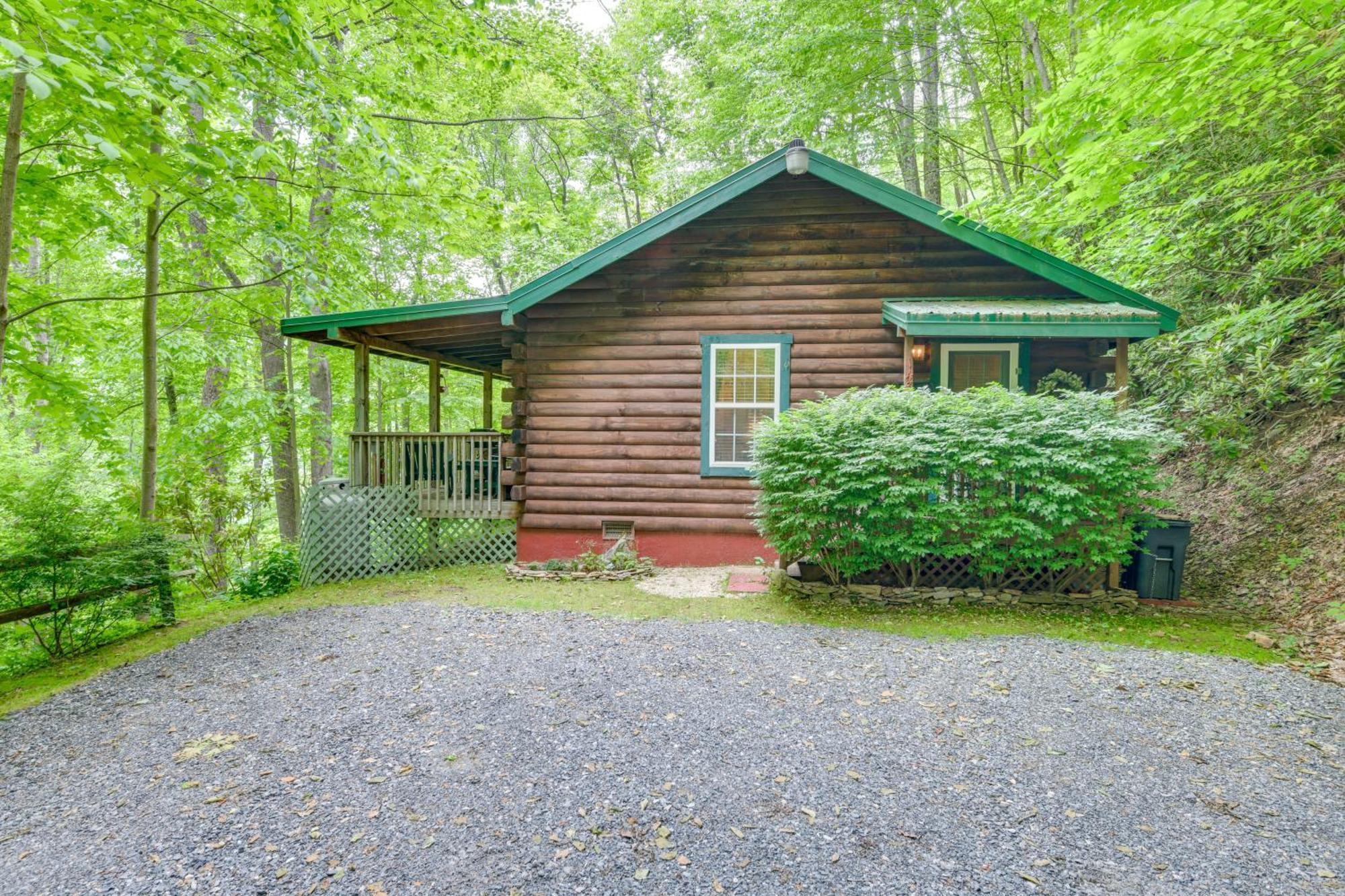 Serene Maggie Valley Retreat With Deck And Hot Tub! Esterno foto