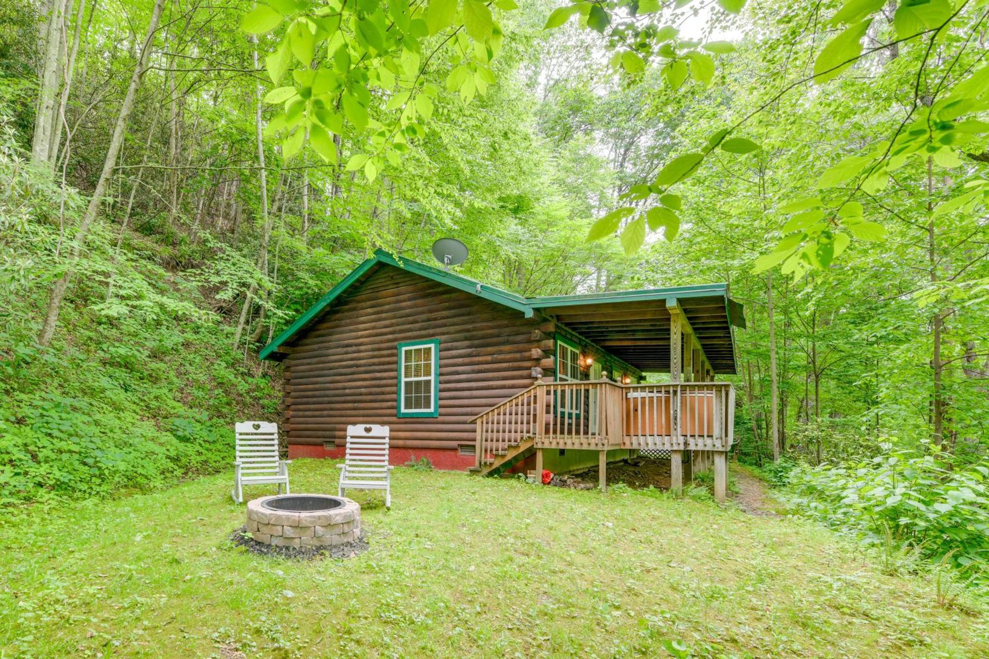 Serene Maggie Valley Retreat With Deck And Hot Tub! Esterno foto